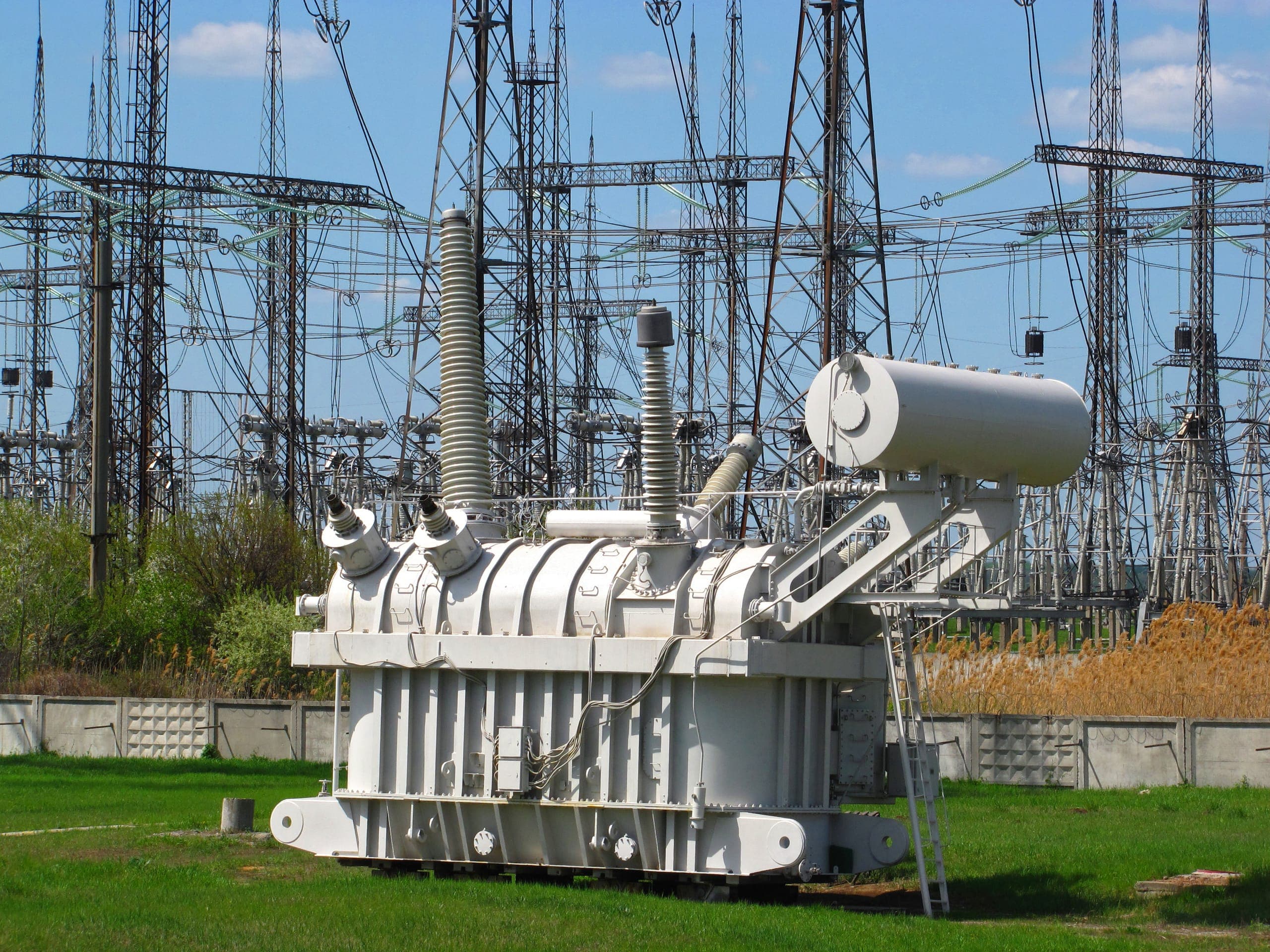 High-voltage transformer 750 kV Трансформатор 750 кВ.jpg